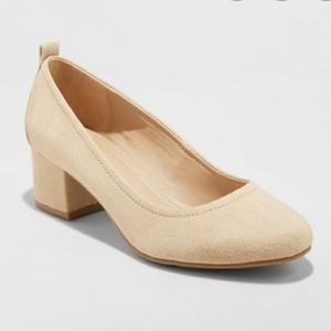 closed toe block heels nude